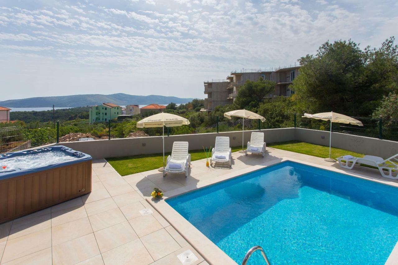 Villa Honey Seget Vranjica Bagian luar foto