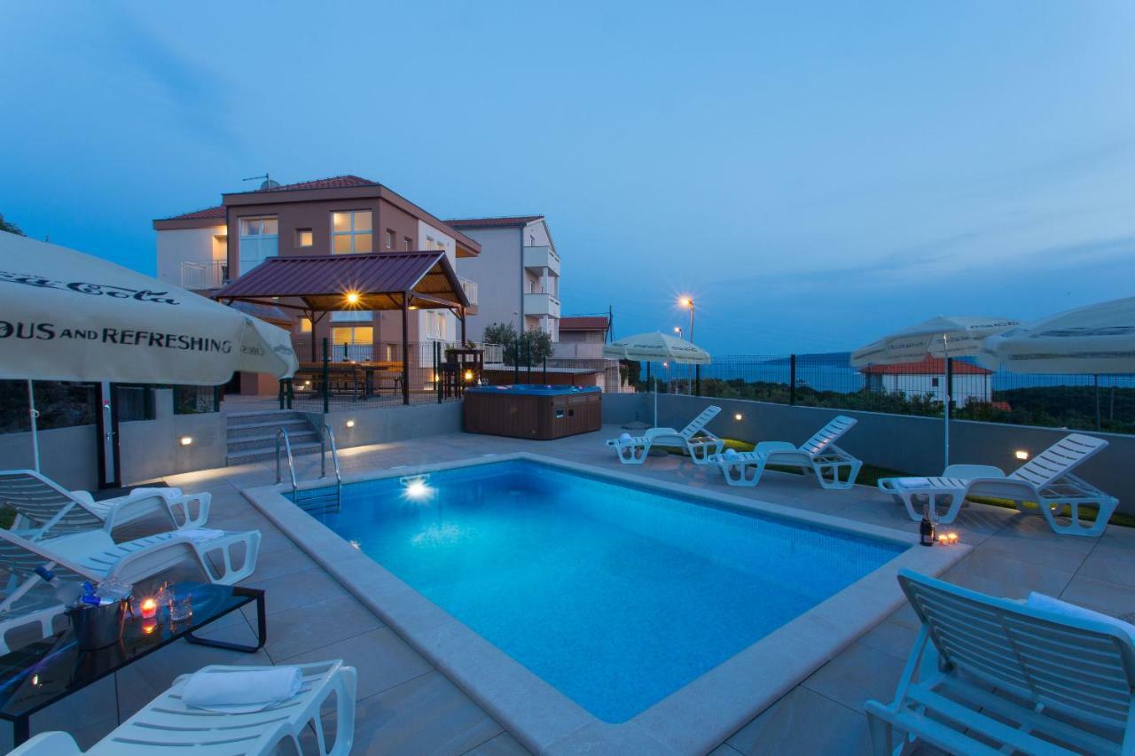 Villa Honey Seget Vranjica Bagian luar foto