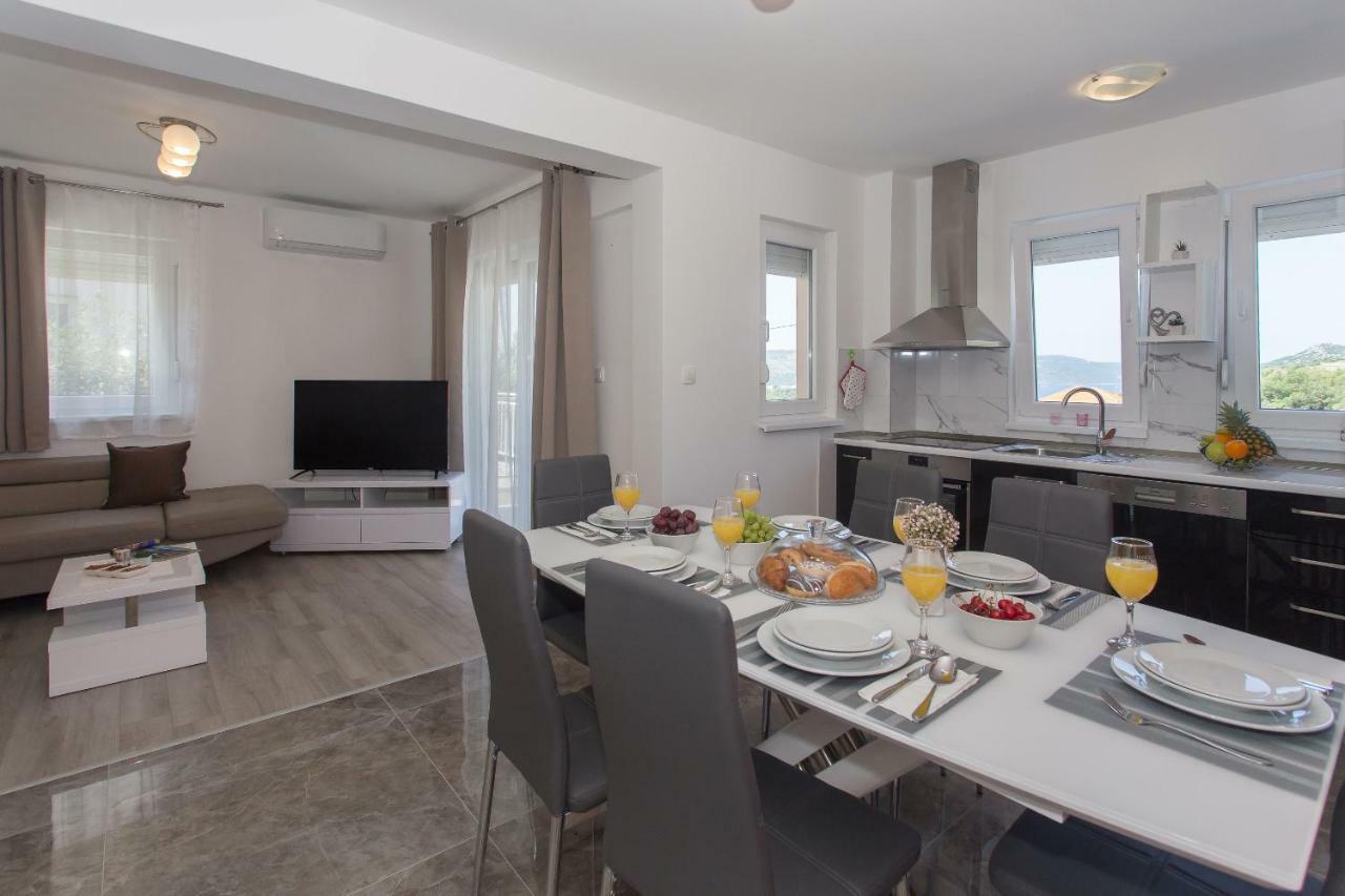 Villa Honey Seget Vranjica Bagian luar foto