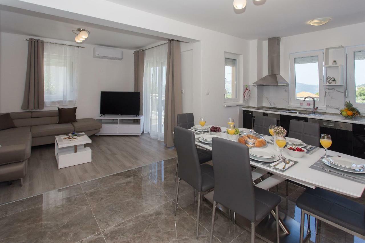 Villa Honey Seget Vranjica Bagian luar foto