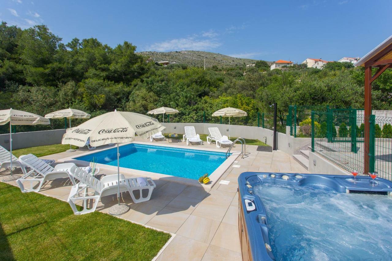 Villa Honey Seget Vranjica Bagian luar foto
