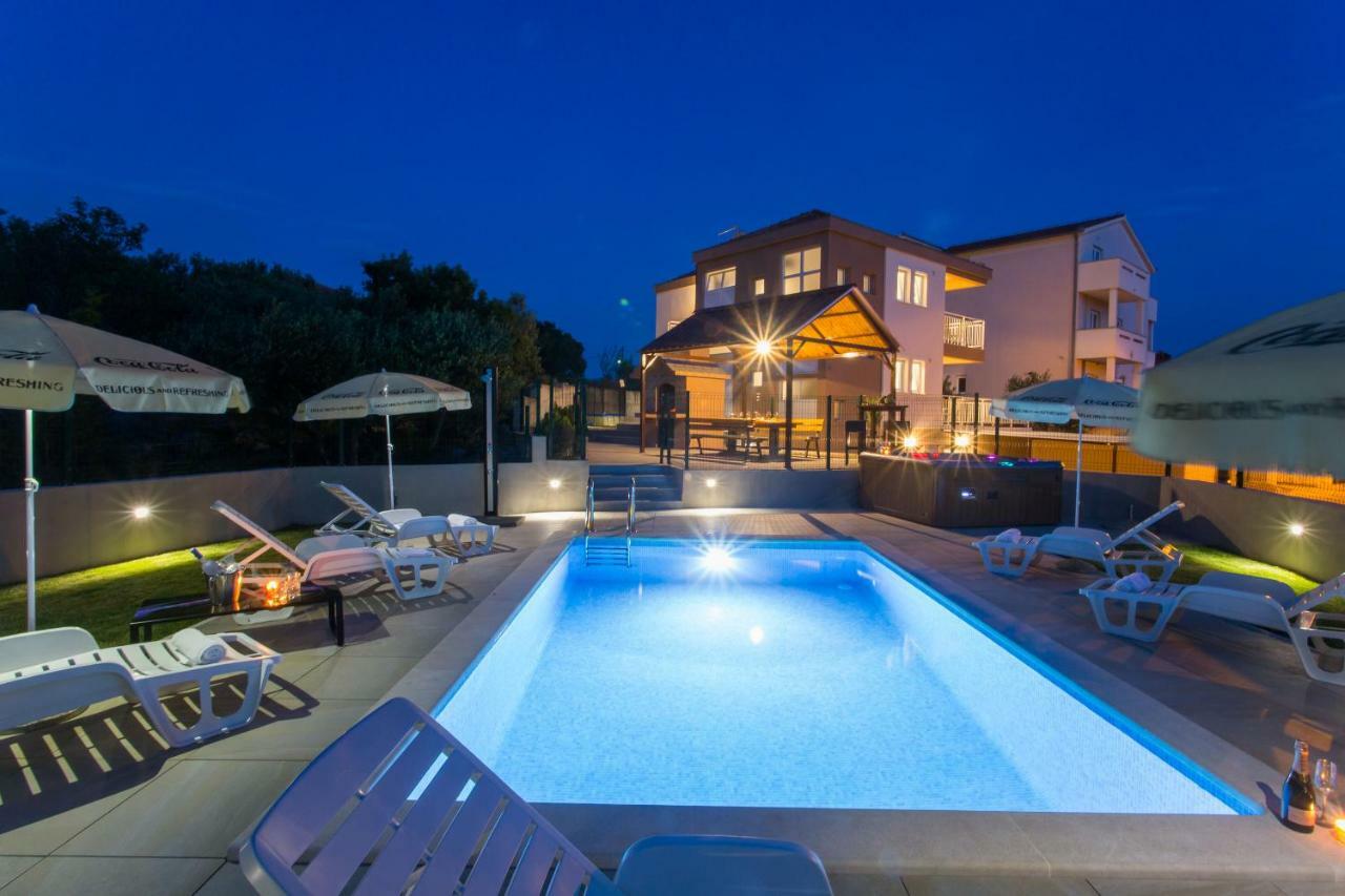 Villa Honey Seget Vranjica Bagian luar foto